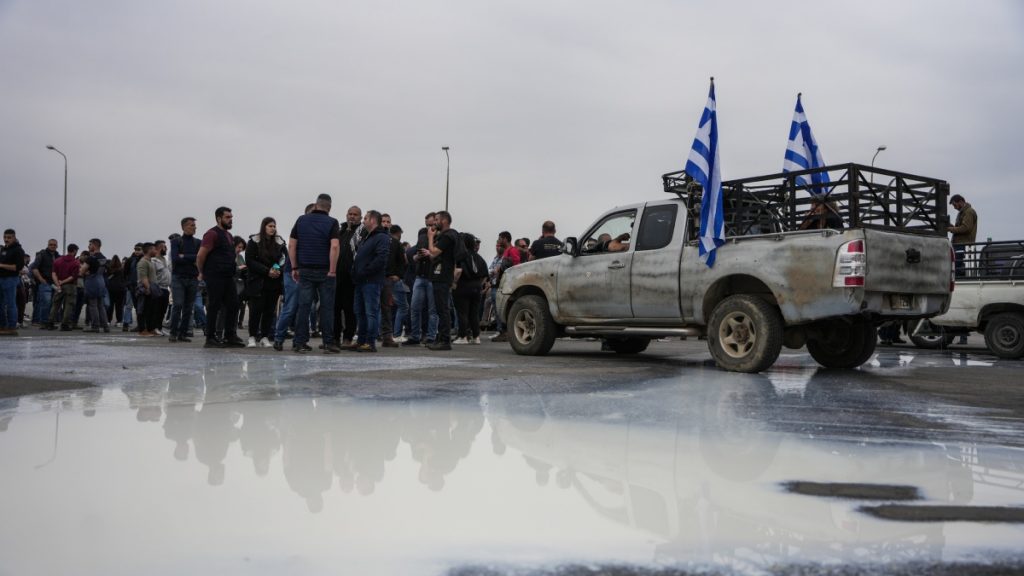 Μέτρα στήριξης από ΥΠΑΑΤ για πληγέντες από τον αφθώδη πυρετό – Αναστολή φόρων και εισφορών