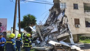 Τραγωδία στην Κύπρο: Ανασύρθηκε και δεύτερη σορός από τα συντρίμμια της πολυκατοικίας που κατέρρευσε – «Είδαμε μπαλκόνι να πέφτει»