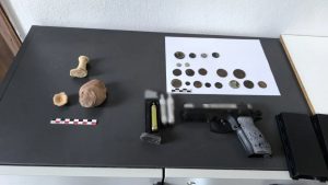 Κύθηρα: Πωλούσε αρχαιότητες στο διαδίκτυο – Συνελήφθη ένας άνδρας (Εικόνες)