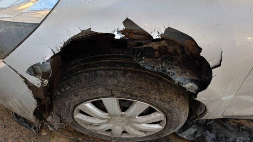 Σκύλος επιτέθηκε σε αυτοκίνητο και ξήλωσε τις λαμαρίνες (Εικόνες)