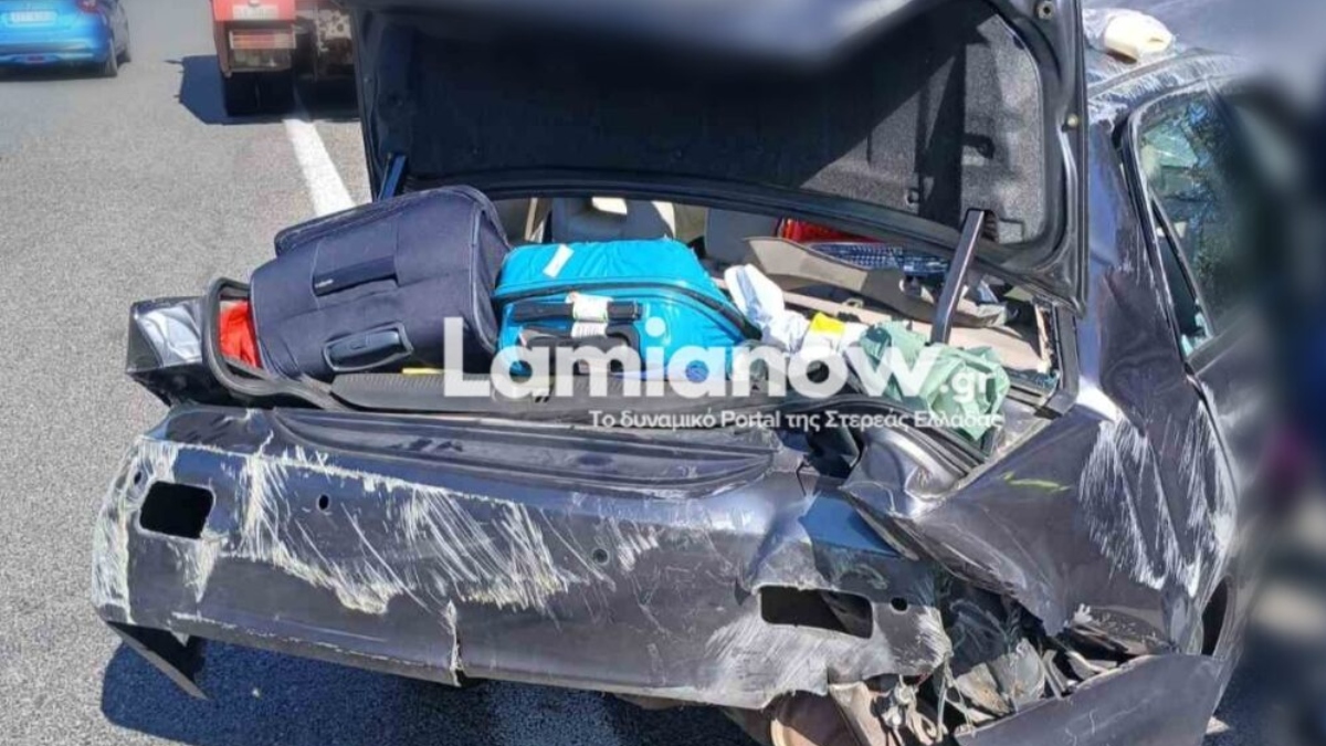 Σοβαρό τροχαίο στη Λαμία: Αυτοκίνητο έπεσε πάνω στις προστατευτικές μπάρες – Στο νοσοκομείο μια γυναίκα (φωτογραφίες)