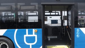 Χανιά: Κουκουλοφόρος επιτέθηκε σε οδηγό λεωφορείου