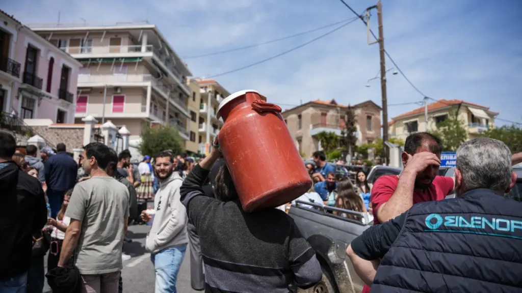 Λέσβος: Κλιμακώνουν τις κινητοποιήσεις οι κτηνοτρόφοι – Κάλεσμα για να ενισχυθεί το μπλόκο του λιμανιού