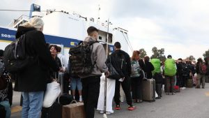 Αυξημένη η κίνηση στα λιμάνια της Αττικής – Κορυφώνεται η έξοδος των εκδρομέων του Πάσχα