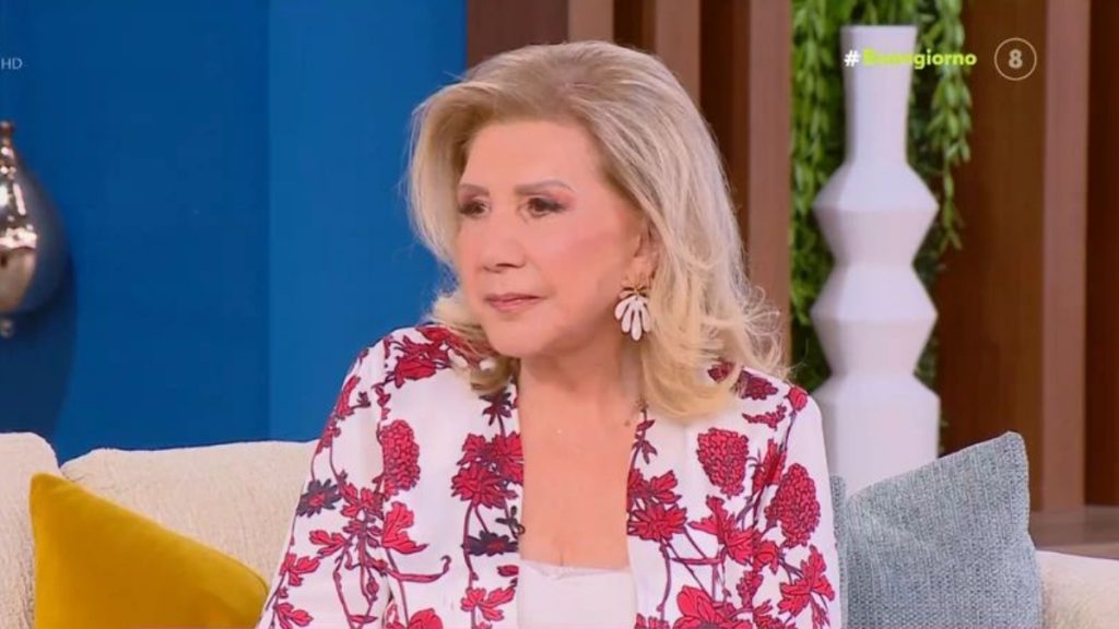 Λίτσα Πατέρα: «Οι νοσοκόμες μου είπαν ότι ο μπαμπάς μου “έφυγε”, αλλά σε εμένα ανοιγόκλεισε τα μάτια του»