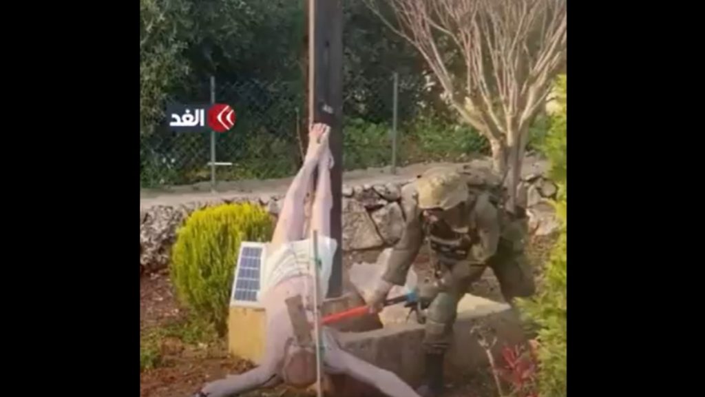 Λίβανος: Ισραηλινός στρατιώτης χτύπησε με σφυρί άγαλμα του Ιησού (βίντεο)