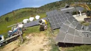 Λίβανος: Ισραηλινοί στρατιώτες βανδάλισαν το χριστιανικό χωριό Ντεμπέλ – Κατέστρεψαν ηλιακά πάνελ και ξερίζωσαν ελαιόδεντρα