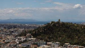 Λόφος Φιλοπάππου: Άγριος ξυλοδαρμός δύο ανδρών με λοστό για μία παρατήρηση