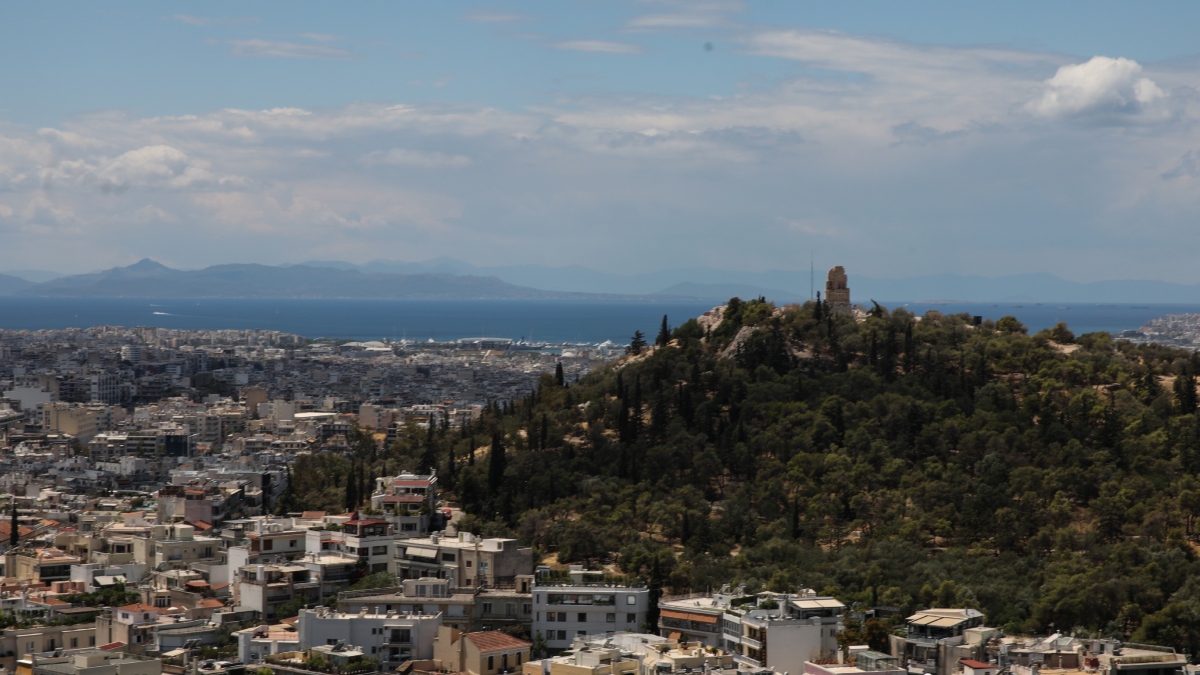 Λόφος Φιλοπάππου: Άγριος ξυλοδαρμός δύο ανδρών με λοστό για μία παρατήρηση