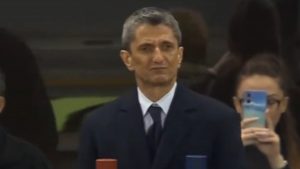 Λύγισαν τα σίδερα στην ομιλία του Ράζβαν Λουτσέσκου στην κηδεία του πατέρα του: “Ελπίζω να είσαι περήφανος”