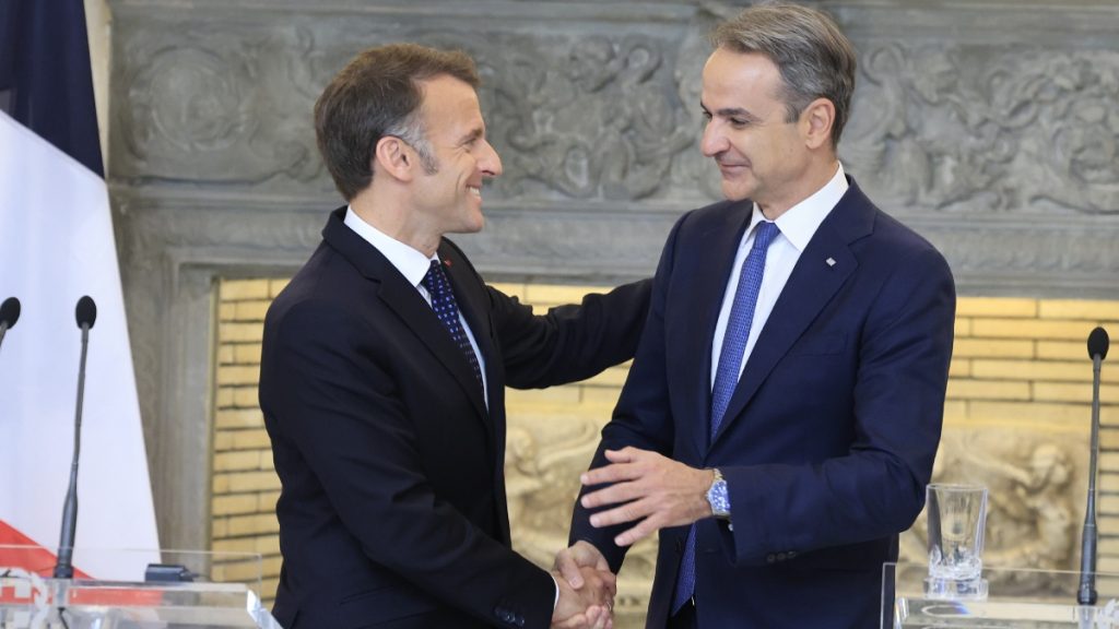 Μητσοτάκης – Μακρόν: Η στρατηγική θωράκιση Αθήνας και Παρισιού – «Μπετόν αρμέ η δέσμευση αμοιβαίας συνδρομής»