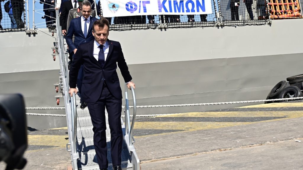 Εμανουέλ Μακρόν: Ο διάλογος με τον κυβερνήτη της φρεγάτας «Κίμων» και η ερώτηση για την Κύπρο
