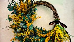 Πρωτομαγιά 2026: Το έξυπνο κόλπο για να διατηρήσετε “ζωντανό” το στεφάνι σας μέχρι το καλοκαίρι