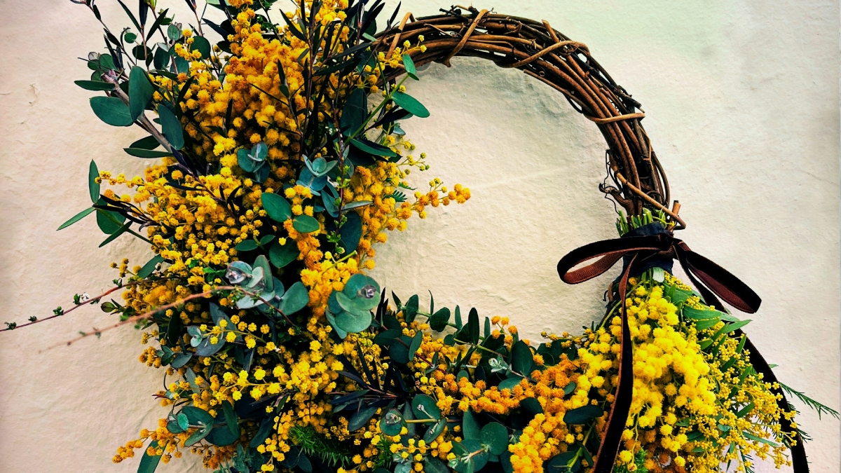 Πρωτομαγιά 2026: Το έξυπνο κόλπο για να διατηρήσετε “ζωντανό” το στεφάνι σας μέχρι το καλοκαίρι