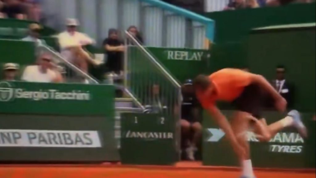 Μεντβέντεφ: “Ξέσπασε” στην ρακέτα του μετά τον διασυρμό από τον Μπερετίνι – Δείτε το βίντεο