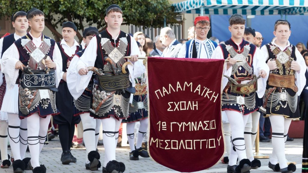 Μεσολόγγι: Με λαμπρότητα οι επετειακές εκδηλώσεις για τον εορτασμό των 200 χρόνων από την Ηρωική Έξοδο – Δείτε live