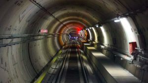 Θεσσαλονίκη: «Τρύπωσαν» τα ξημερώματα στο μετρό, συνελήφθησαν με σπρέι και κόφτη