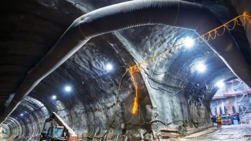 Μετρό: Προς τον σταθμό «Δικαστήρια» ο μετροπόντικας «Νίκη» της γραμμής 4 – Πέρασε την Κυψέλη