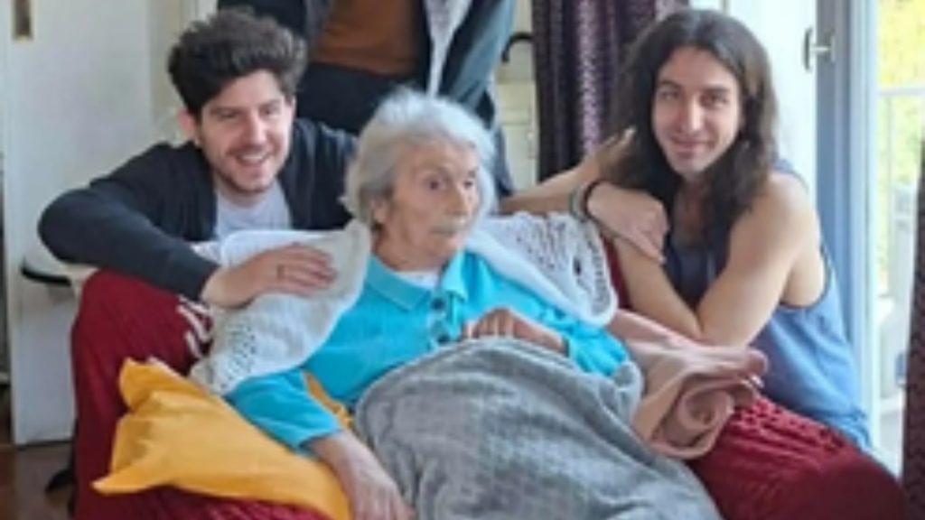 Μυρτώ Θεοδωράκη: Τα 101 έφτασε η σύζυγος του θρυλικού Μίκι – Η συγκινητική ανάρτηση της οικογένειας του μεγάλου συνθέτη