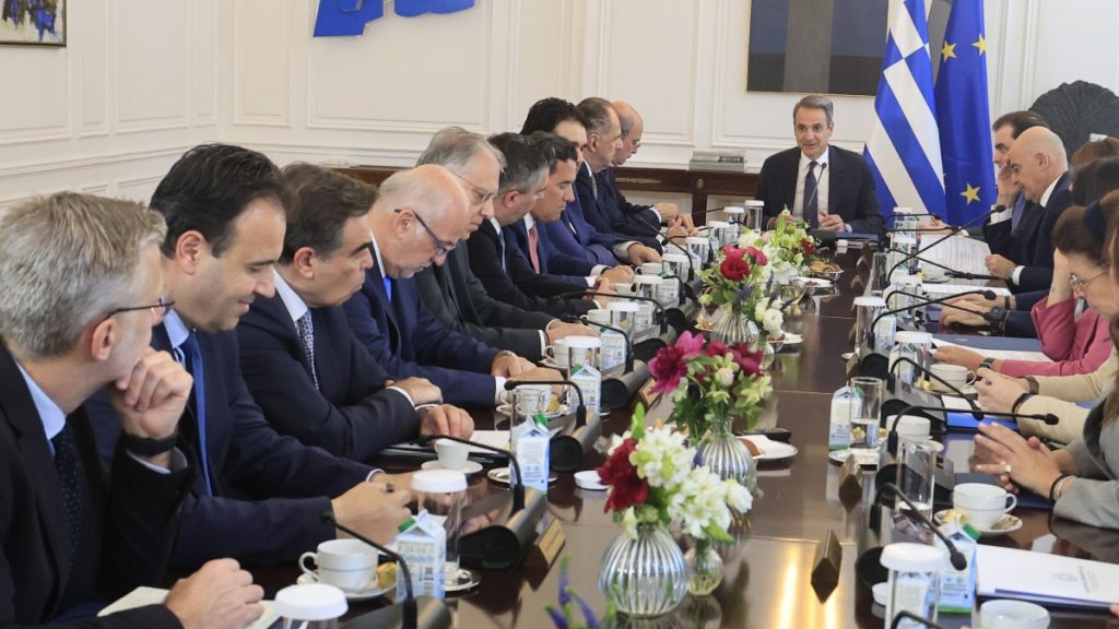 Τα θέματα που «έπεσαν» στο τραπέζι της συνεδρίασης του Υπουργικού Συμβουλίου υπό τον Κυριάκο Μητσοτάκη