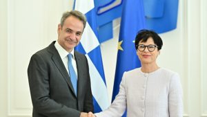 Ο Κυριάκος Μητσοτάκης συναντήθηκε με την πρωθυπουργό της Λετονίας – Στο τραπέζι μεταναστευτικό, άμυνα και Μέση Ανατολή