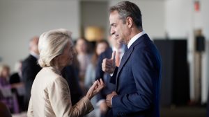 Επιστολή Μητσοτάκη στην Φον ντερ Λάιεν: “Να δημιουργηθεί ευρωπαϊκό πλαίσιο για τον εθισμό των νέων στο διαδίκτυο”