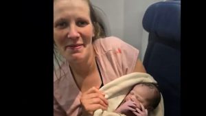 Επεισοδιακή πτήση στις ΗΠΑ: Γυναίκα γέννησε on air λίγο πριν την προσγείωση (βίντεο)