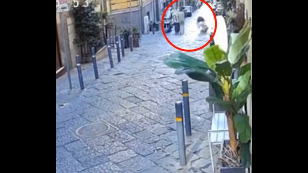 Νάπολη: Στο εδώλιο οι γονείς του 13χρονου που πέταξε άγαλμα από μπαλκόνι σκοτώνοντας 30χρονη τουρίστρια (βίντεο)