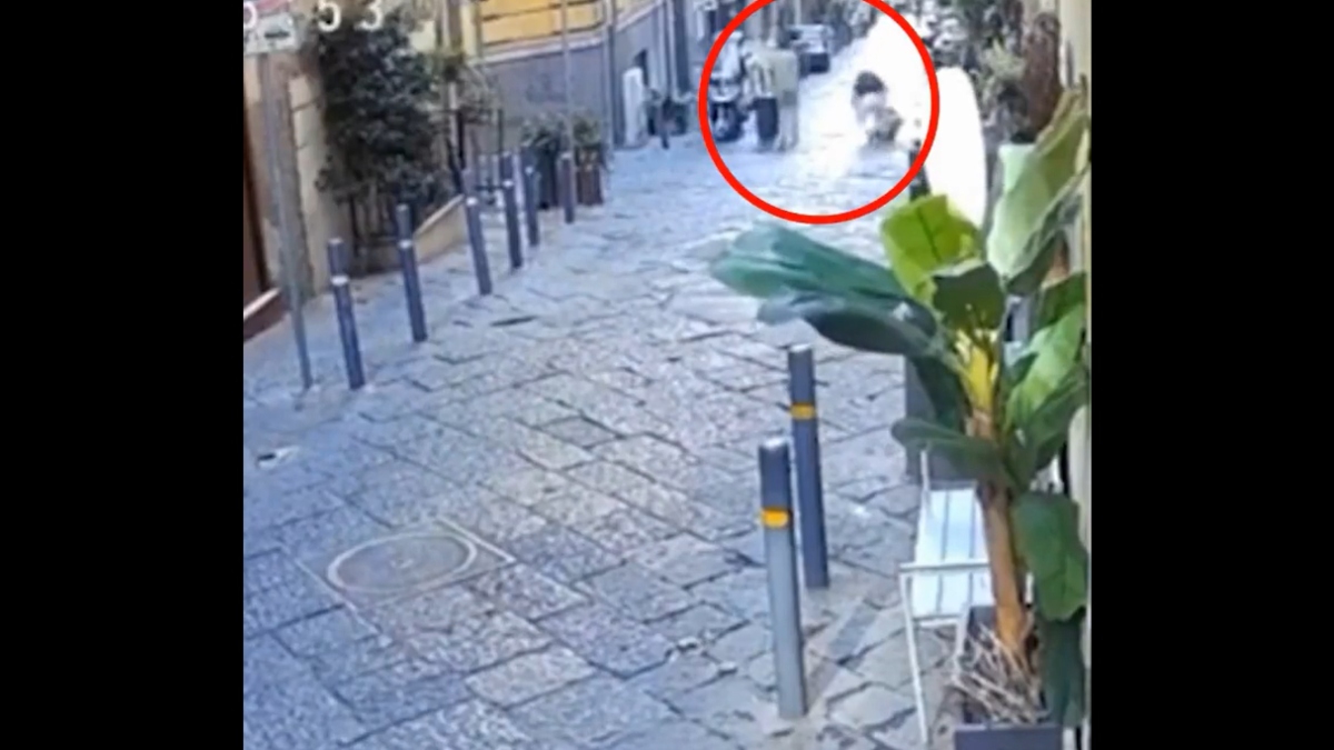 Νάπολη: Στο εδώλιο οι γονείς του 13χρονου που πέταξε άγαλμα από μπαλκόνι σκοτώνοντας 30χρονη τουρίστρια (βίντεο)
