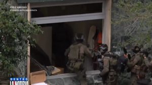 Νάπολη: Κινηματογραφική ληστεία σε τράπεζα – Φορούσαν μάσκες γνωστών ηθοποιών, κράτησαν ομήρους και έφυγαν από τούνελ