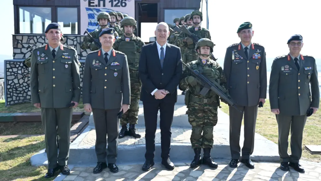 Δένδιας: Στο επιτηρητικό φυλάκιο «126» στον Έβρο ο ΥΠΕΘΑ