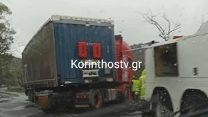 Καθυστερήσεις στην Αθηνών – Κορίνθου λόγω εκτροπής νταλίκας