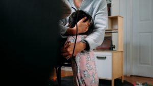 Ανοίγει τη Δευτέρα η πλατφόρμα για τις “Νταντάδες της Γειτονιάς” – Ποιοι μπορούν να συμμετάσχουν