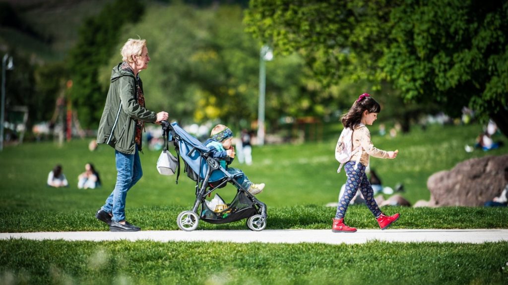 “Νταντάδες της Γειτονιάς”: Σε 13.500 ανέρχονται οι επισκέψεις την πρώτη ημέρα λειτουργίας της πλατφόρμας