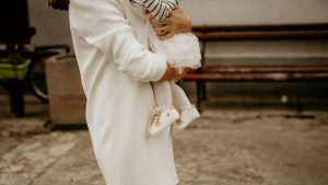 Νταντάδες της γειτονιάς: Ανοίγουν τη Δευτέρα 27 Απριλίου οι αιτήσεις – Ποιοι είναι οι δικαιούχοι