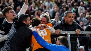 ΠΑΟΚ – ΟΦΗ: Ο Τιάγκο Νους έκανε το 1-2 – Έτρεξε να πανηγυρίσει με την μητέρα του (Εικόνες)