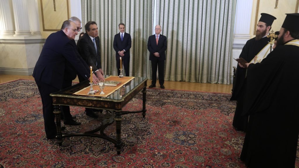 Προεδρικό Μέγαρο: Ορκίστηκαν τα νέα μέλη της κυβέρνησης μετά τον ανασχηματισμό – Σε λίγη ώρα οι τελετές παράδοσης και παραλαβής