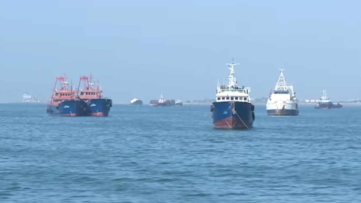 Στενά του Ορμούζ: Απατηλά μηνύματα σε εγκλωβισμένα πλοία – Τους υπόσχονται ασφαλή διέλευση έναντι πληρωμής με Bitcoin