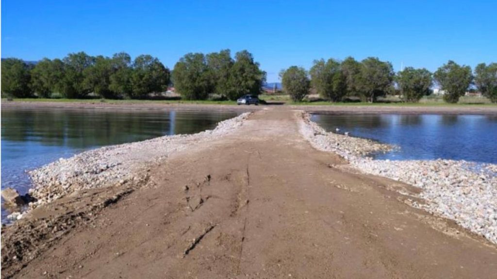 Ωρωπός: ΕΔΕ για τα μπάζα που εντοπίστηκαν στη θάλασσα των Αλυκών