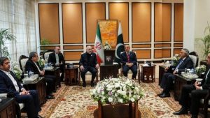 Πακιστάν: Εκατοντάδες δημοσιογράφοι περιμένουν στο Κέντρο Τύπου για μία είδηση από τις συνομιλίες ΗΠΑ και Ιράν