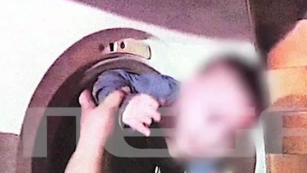 Ειρήνη Μουρτζούκου: «Έβαζαν τον Παναγιωτάκη στο πλυντήριο ρούχων» – Οι φωτογραφίες που παρέδωσε η 25χρονη στις Αρχές