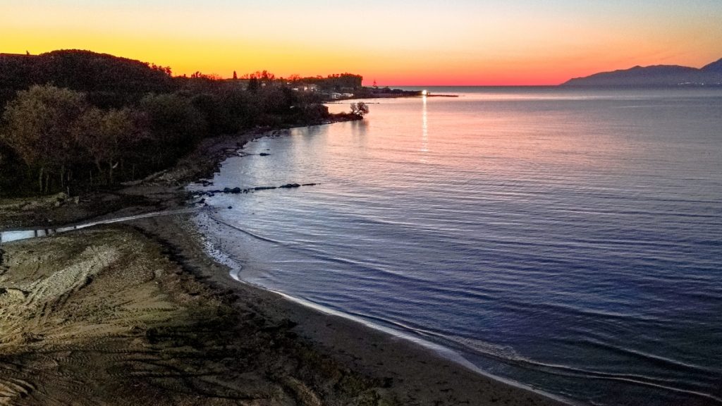 “Απάτητες παραλίες”: Αυξάνεται ο αριθμός τους σε 251 – Ενισχύεται το πλαίσιο περιβαλλοντικής προστασίας