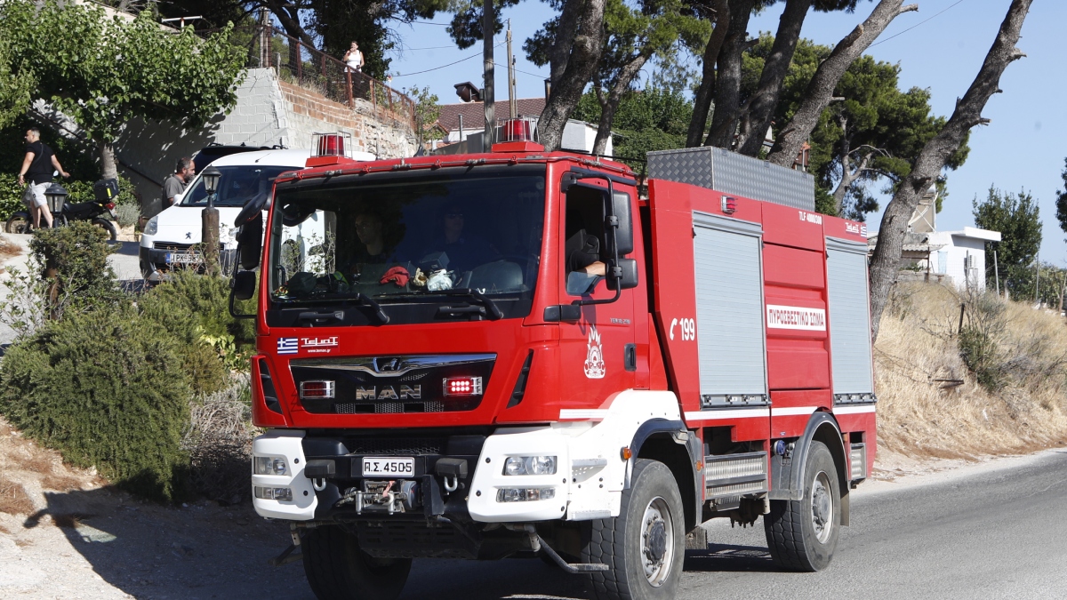 Πάρνηθα: Αυτοκίνητο έπεσε σε γκρεμό – Απεγκλωβίστηκε ο οδηγός