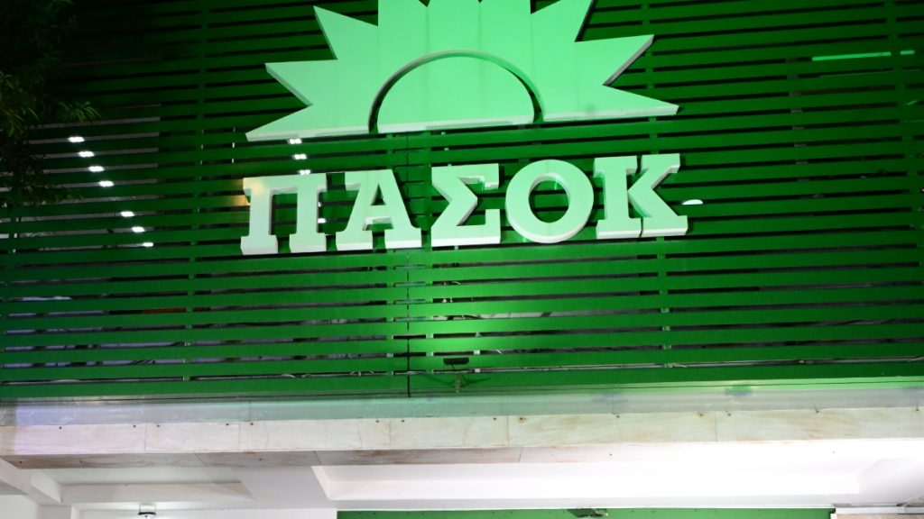 ΠΑΣΟΚ κατά Γεωργιάδη: “Διατείνεται ότι έχει ικανοποιήσει ρουσφέτια βουλευτών μας – Να παρέμβει εισαγγελέας”