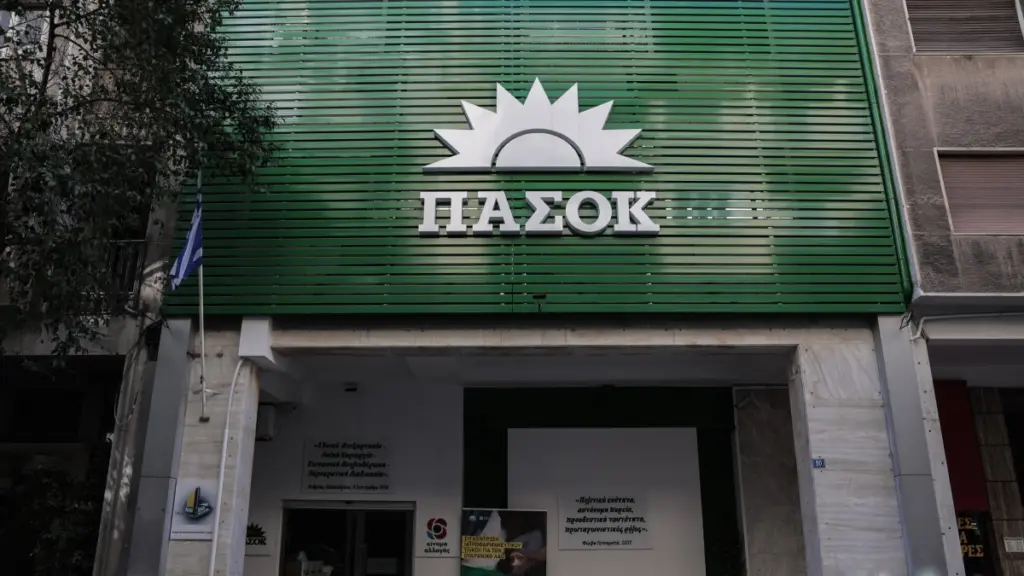 ΠΑΣΟΚ: “Η κυβέρνηση δίνει δώρο στα funds την πρώτη κατοικία και άλλα ακίνητα χωρίς καν δικαστήριο”
