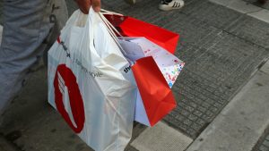 Πάσχα 2026: Ανοιχτά τα καταστήματα την Κυριακή – Το εορταστικό ωράριο