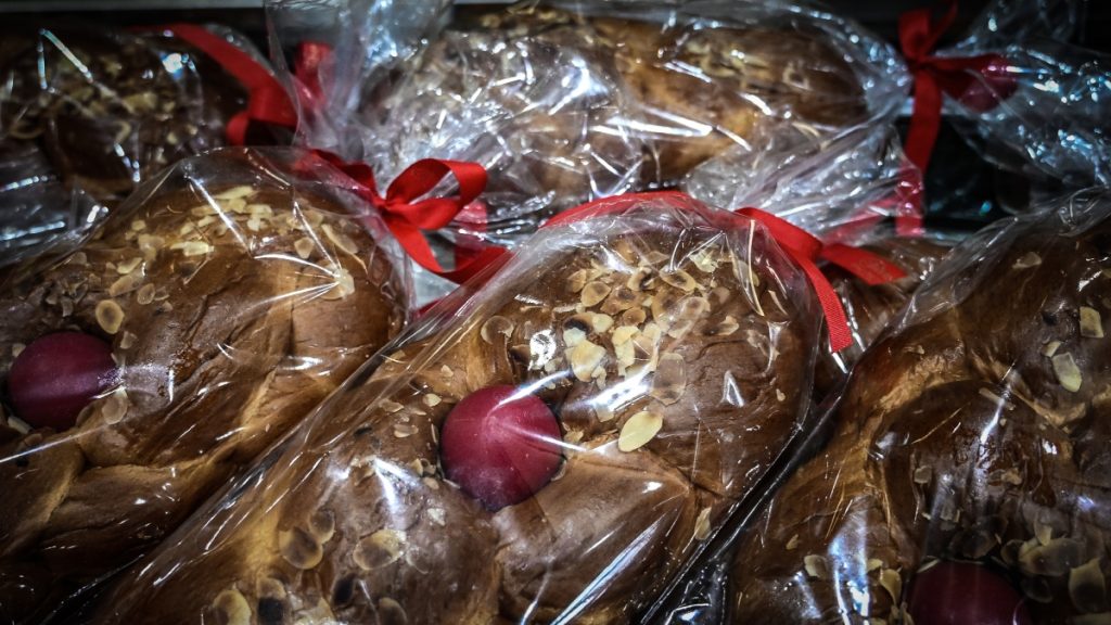 Πάσχα 2026: Στα περσινά επίπεδα οι τιμές στα τσουρέκια – Υποτονική η κίνηση στα αρτοποιεία