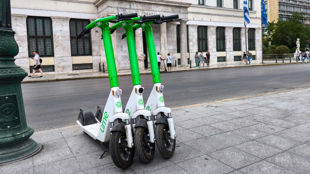 “Καμπανάκι” από την ΠΟΕΔΗΝ για τα ηλεκτρικά πατίνια – Πάνω από 150 τραυματισμοί παιδιών το α’ τρίμηνο του 2026