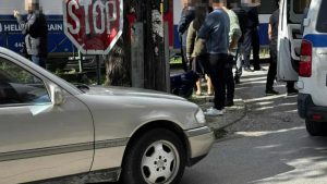 Πάτρα: Τρένο έπεσε σε παρκαρισμένο αυτοκίνητο πάνω στις γραμμές