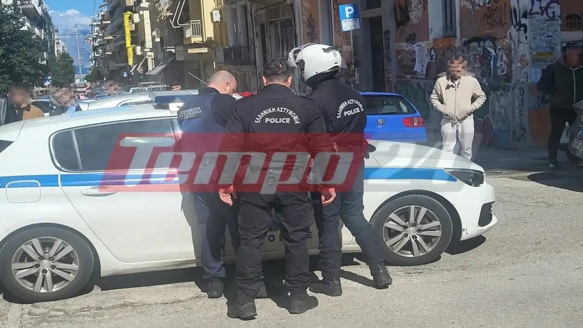 Ημίγυμνος άνδρας απειλούσε περαστικούς στην Πάτρα